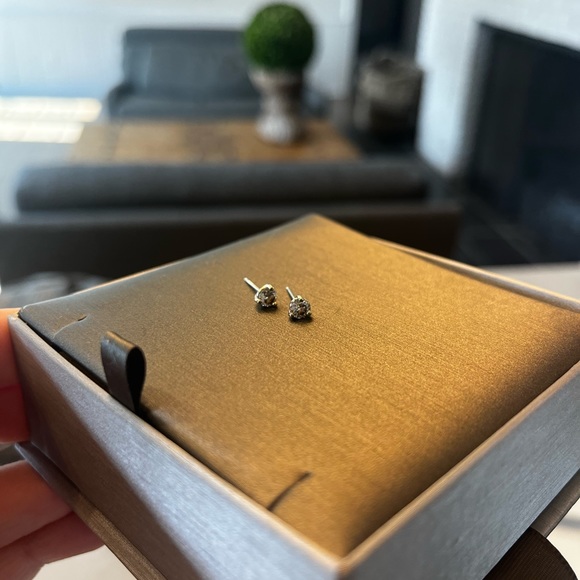 Diamond Stud Earrings. Silver. 0.5 carat. - Picture 4 of 9